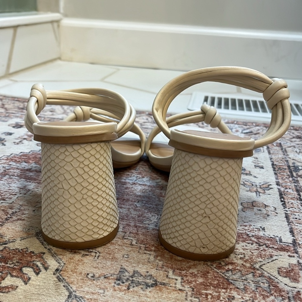 Block Heel Samdals - Picture 3 of 7
